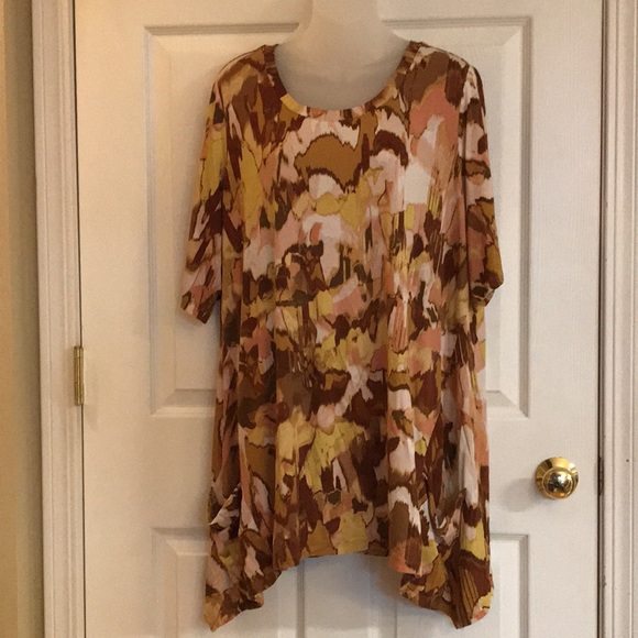 LOGO by Lori Goldstein tunic top with pockets 1x